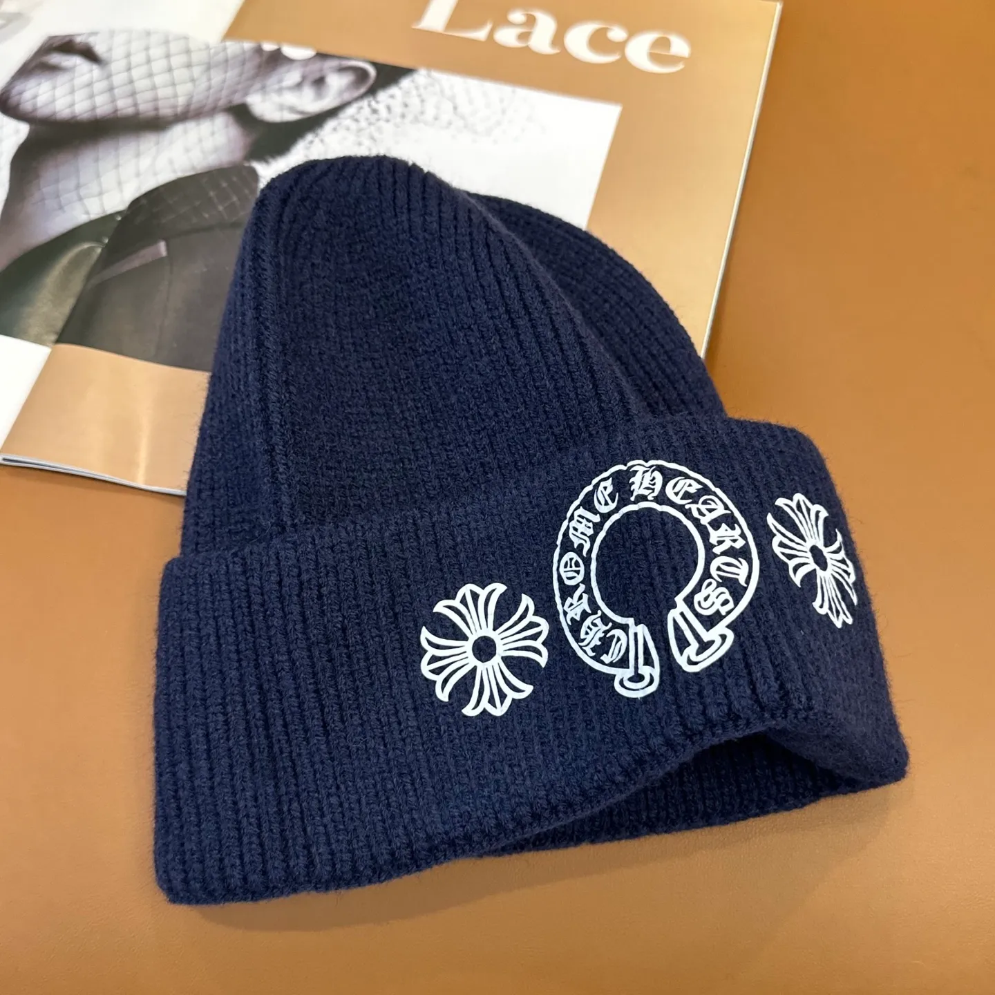 P70 🤍Chrome hearts new autumn and winter cross knitted hat🧶 One of the must-have hats in autumn and winter~ It really looks good on whoever wears it~, it is also a perfect match in black and white and gray in autumn~